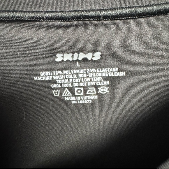 SKIMS Crew Neck Long Sleeve Bodysuit - Picture 3 of 4